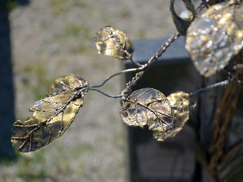 Blätter aus Bronze