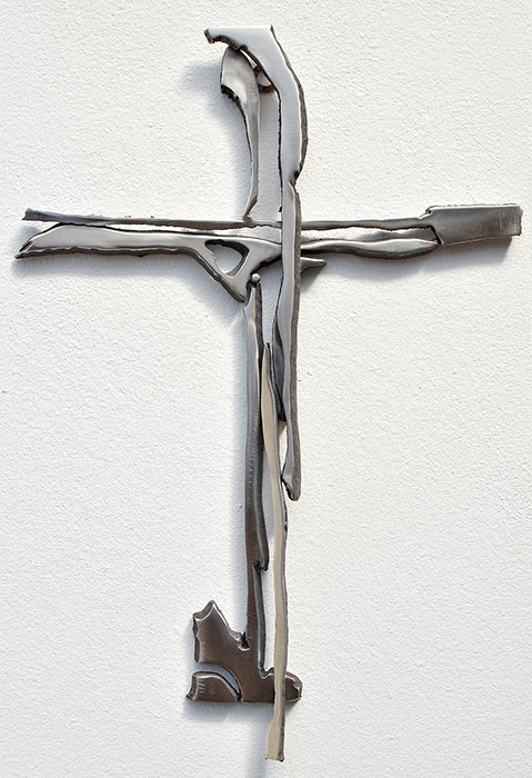 Modernes Kreuz für ein Urnengrab, Abstraktes Wandkreuz aus Edelstahl