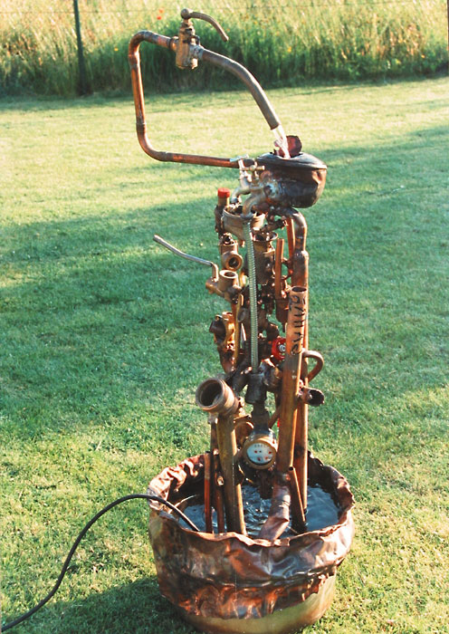 Brunnen im Garten, Brunnen aus Schrott