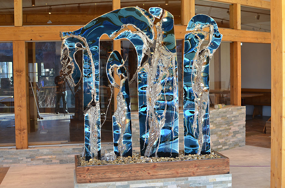 Zimmerbrunnen aus blauem Edelstahl, Brunnen-Skulpturen aus Metall
