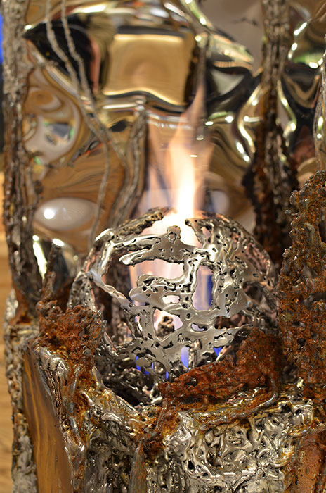Fackel aus Metall mit Ethanol-Flamme
