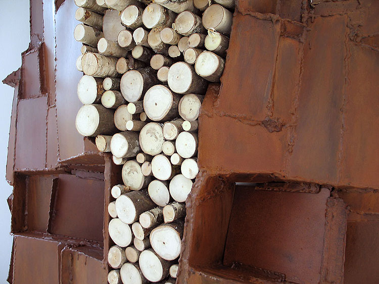 Kunst-Feuerstelle aus Corten-Stahl