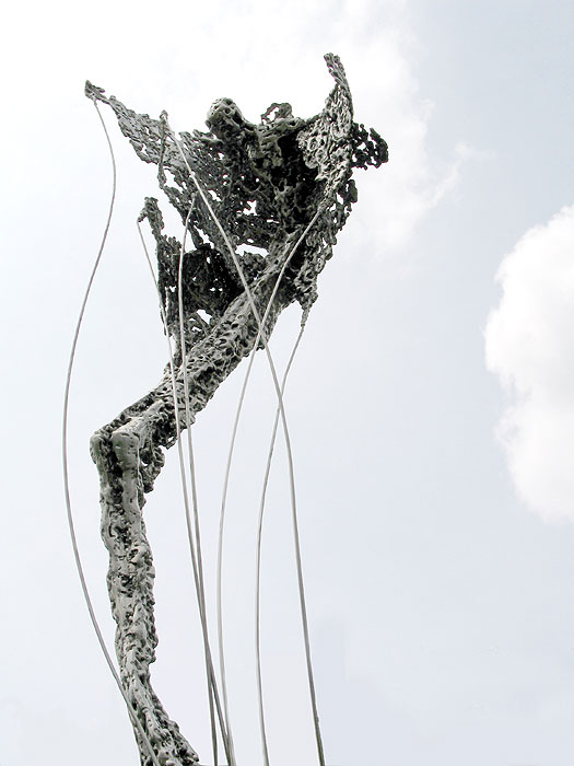 Detailansicht des geschweißten Engels, Kunst aus Edelstahl