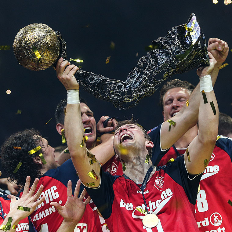 Besser kann man Metall Kunst nicht präsenieren! Der Siegerpokal der EHF Champions League aus dem Hause GAHR