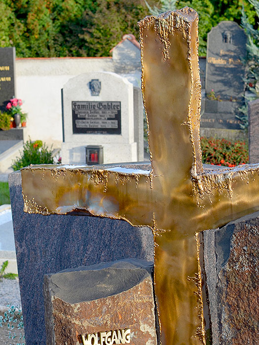 Grabkreuz aus Bronze