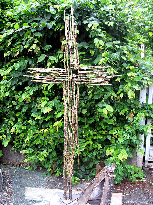 Inidividuelles Grabdenkmal, Grabkreuz aus Bronze