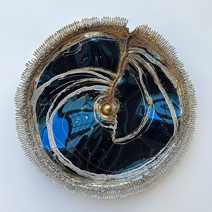 Moderne Wandskulptur aus blauem Edelstahl