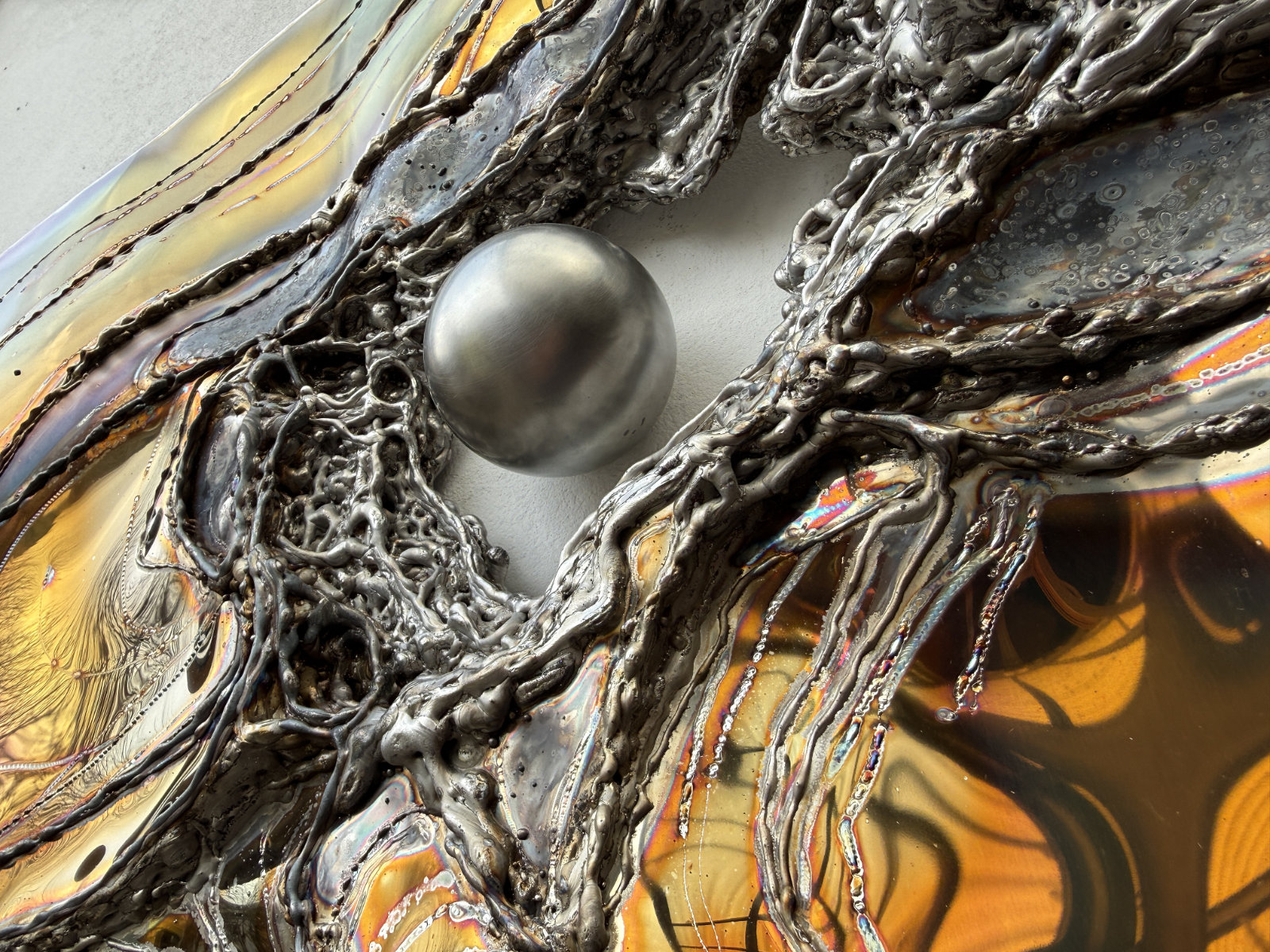 Moderne Kunst aus Metall