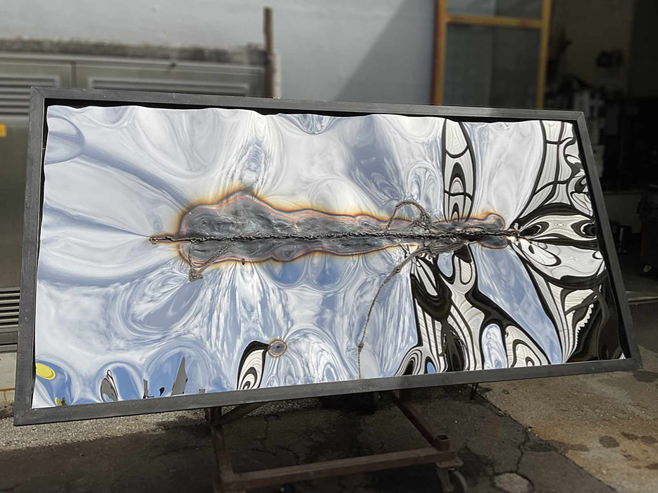 Geschweißtes Wandbild aus spiegelpoliertem Metall