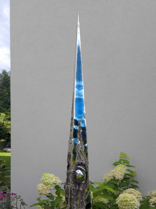 Individuelle Garten-Skulptur, Blaue Pyramide aus Edelstahl