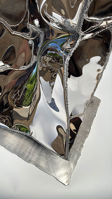 Freistehende Skulptur mit Grundplatte