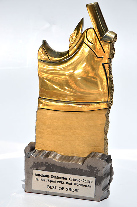 Individuelles Auto Award Unikat, Angewandte Kunst, Pokal aus Bronze und Stahl gefertigt