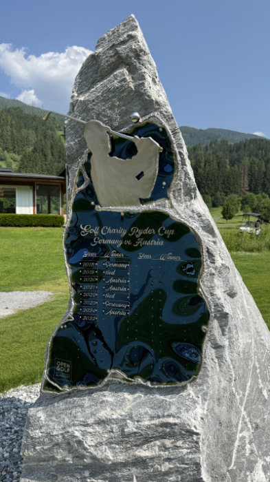 Skulptur, "Golf Charity Rider Cup Trophy" aus blauem Edelstahl
