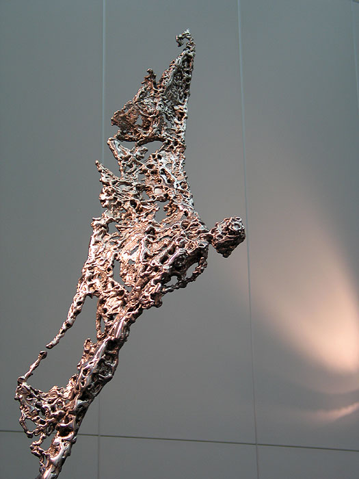 Figurative Skulptur aus Edelstahl