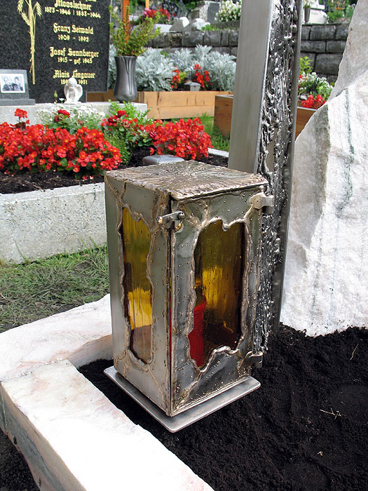 Artistic Grave Bronze