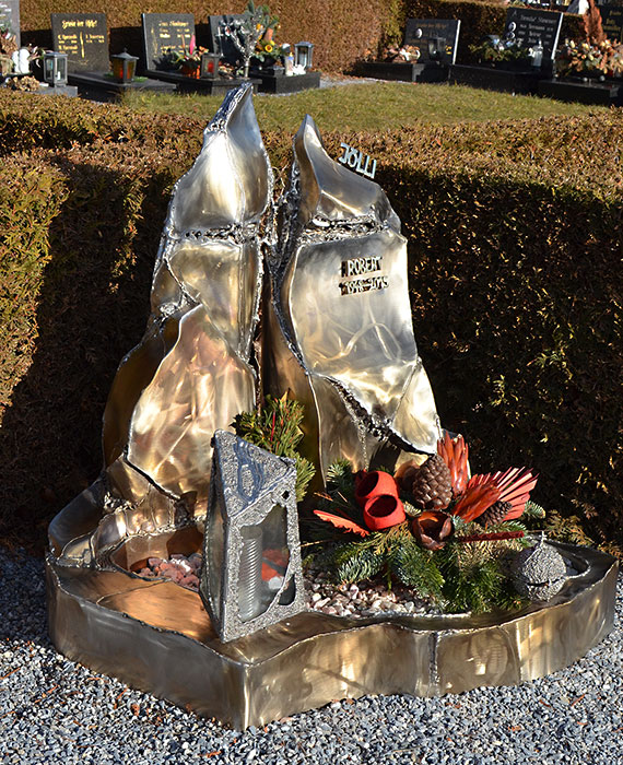 Modern Urn Gravestone, Contemporary Urn Grave