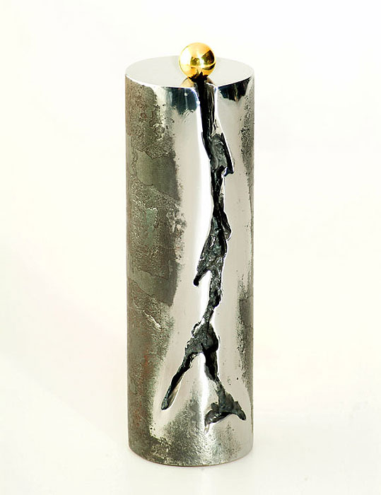 Recognation award, Steel cylinder with a crack and a bronze ball on top