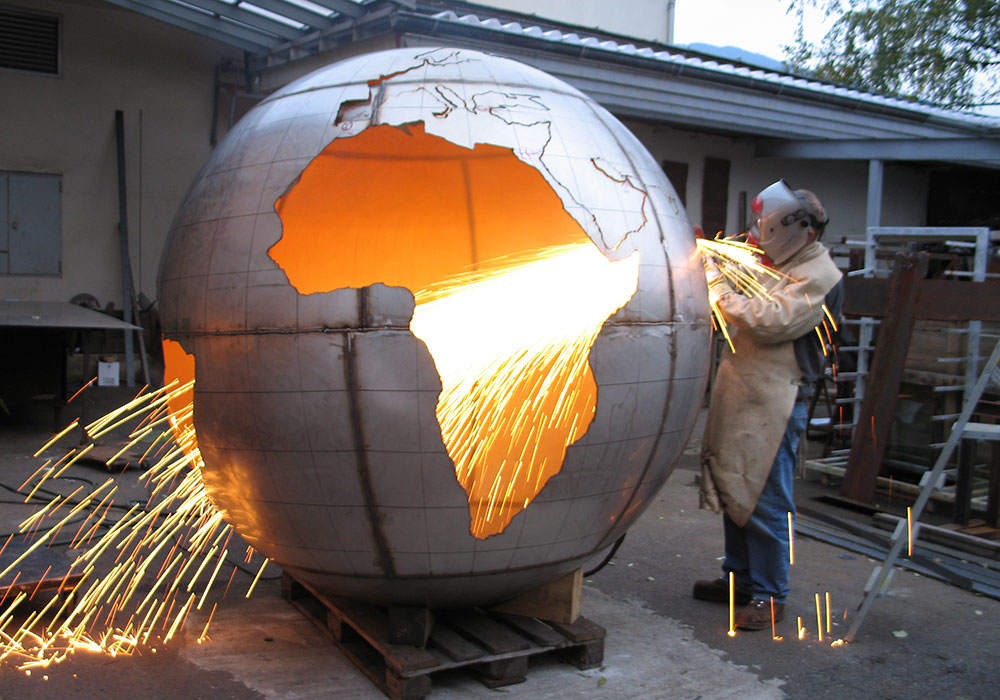 Globe Fountain Made of Stainless Steel, Welded World Fountain